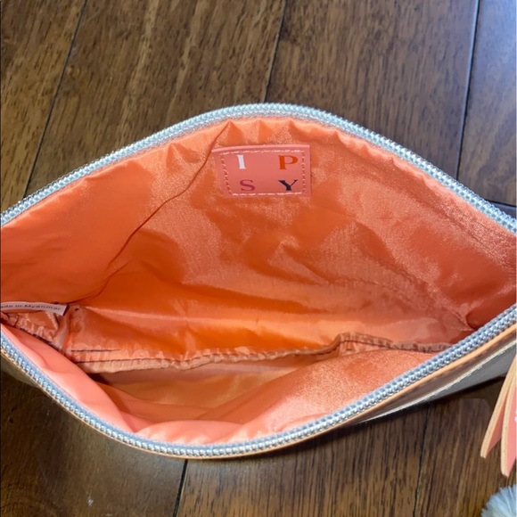 Makeup Bag - Picture 3 of 3